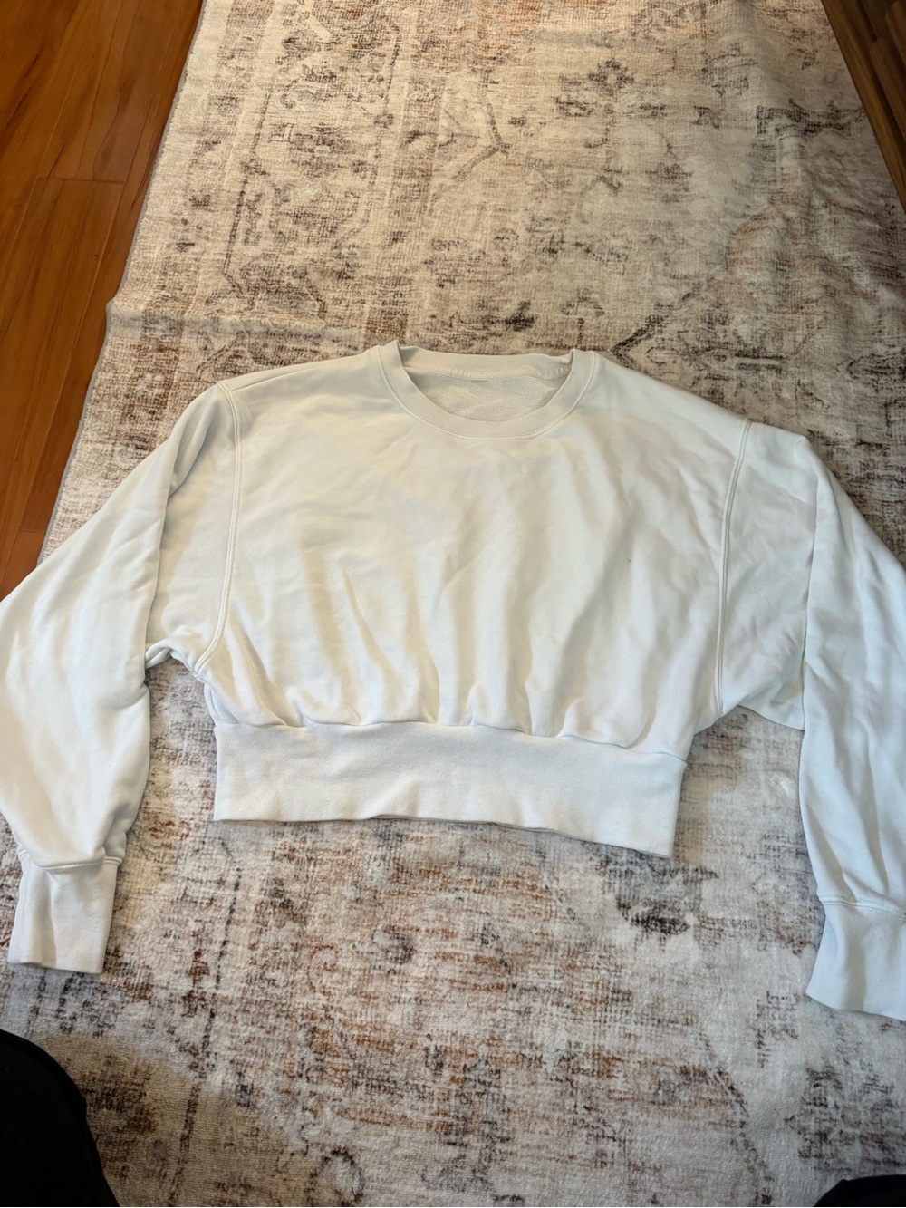 Women's Aritzia White Cropped Crewneck Sweatshirt